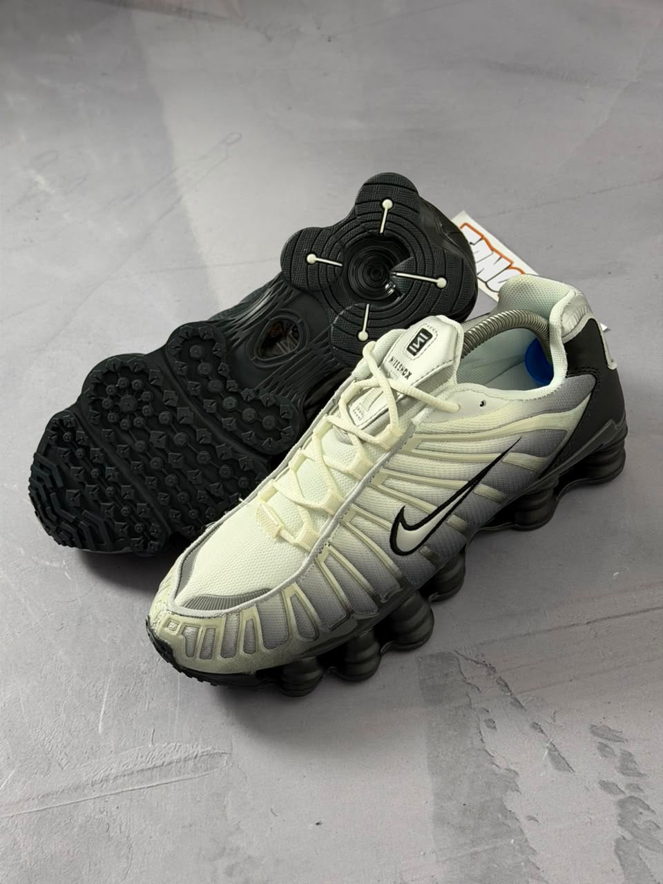 Tênis Nike Shox 12 Molas - Fade