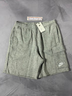 Shorts Moletom Cargo Nike Club - Cinza