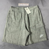 Shorts Moletom Cargo Nike Club - Cinza