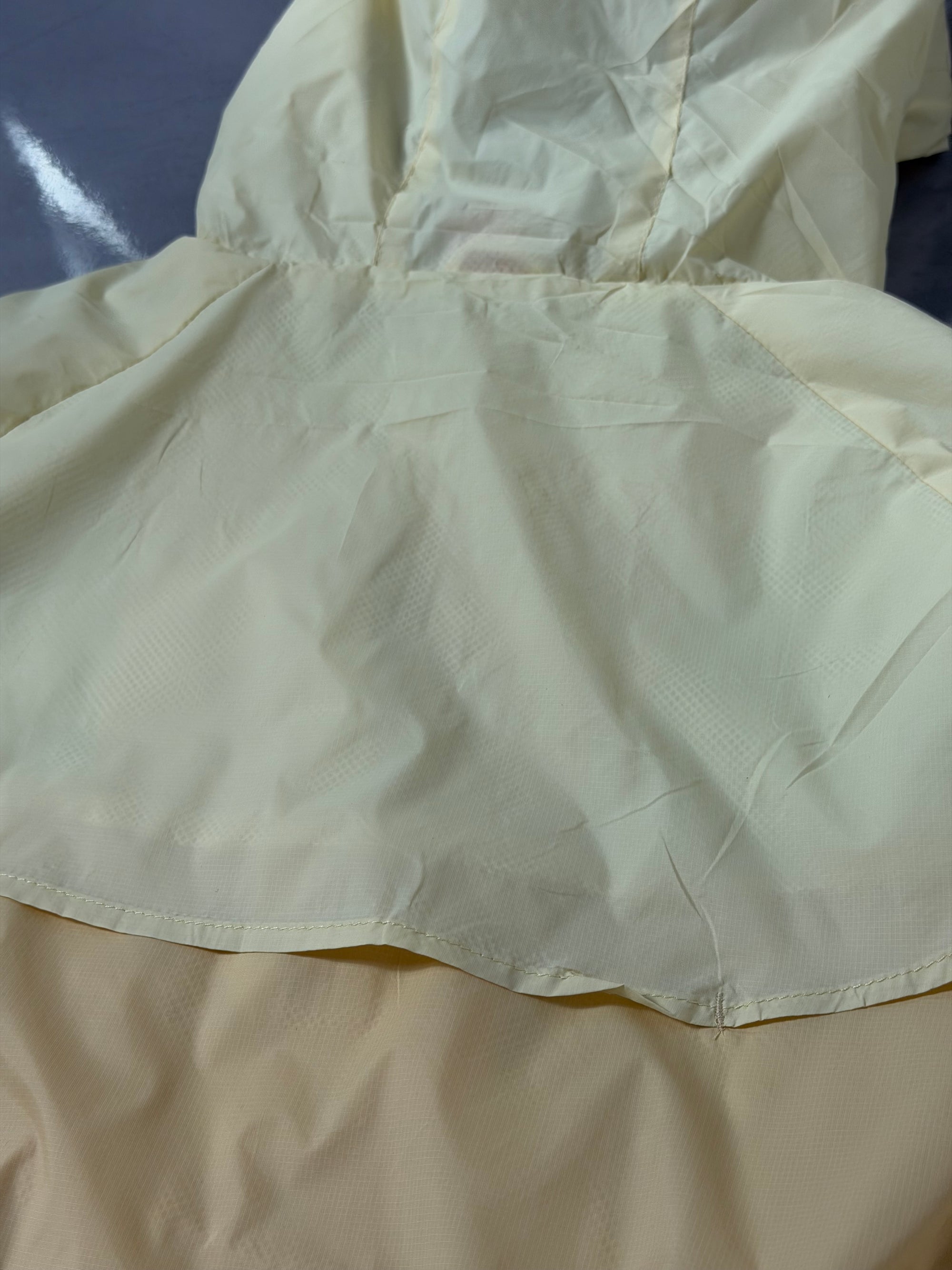 Corta Vento Nike Windrunner - Bege e Branco