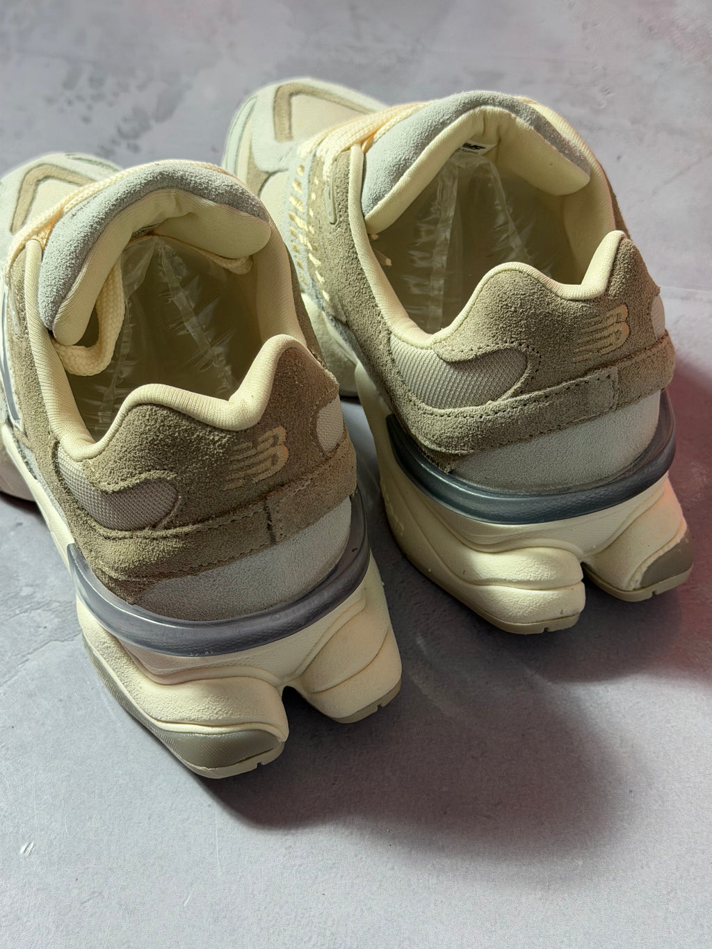Tênis New Balance 9060 - Creme