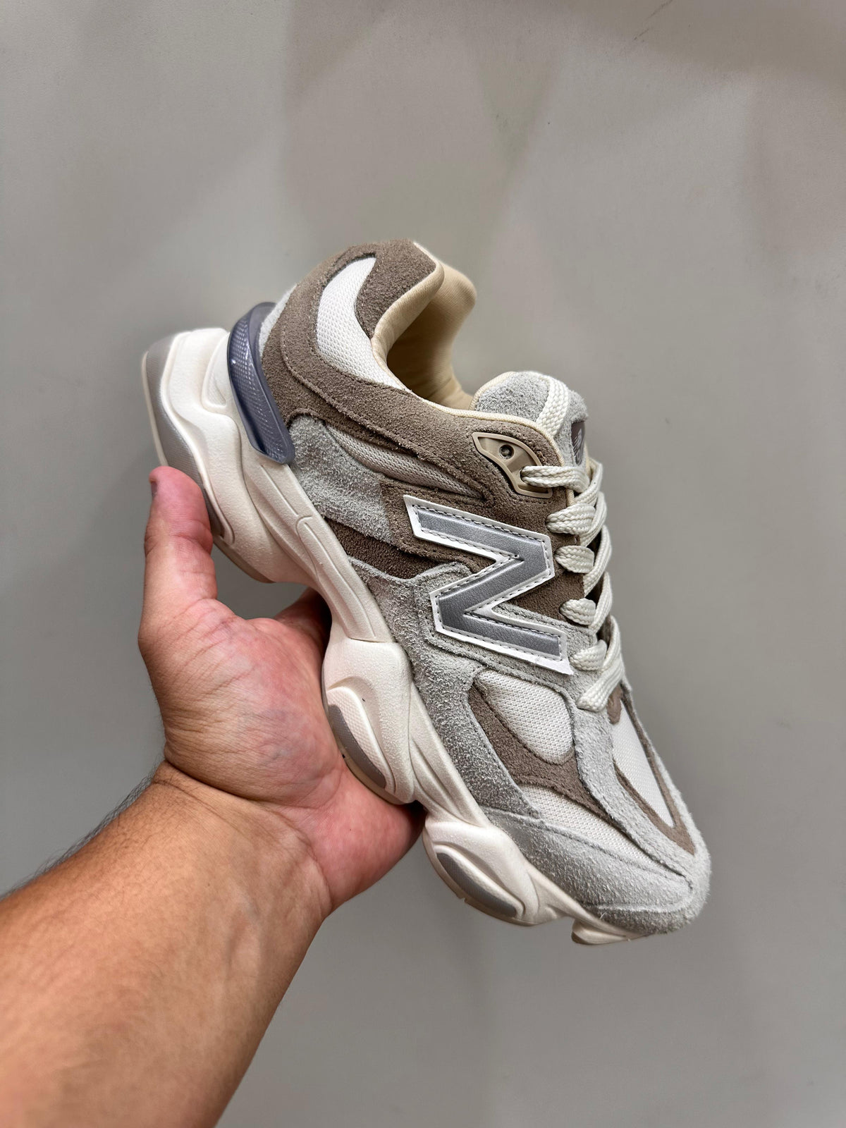 Tênis New Balance 9060 - Creme