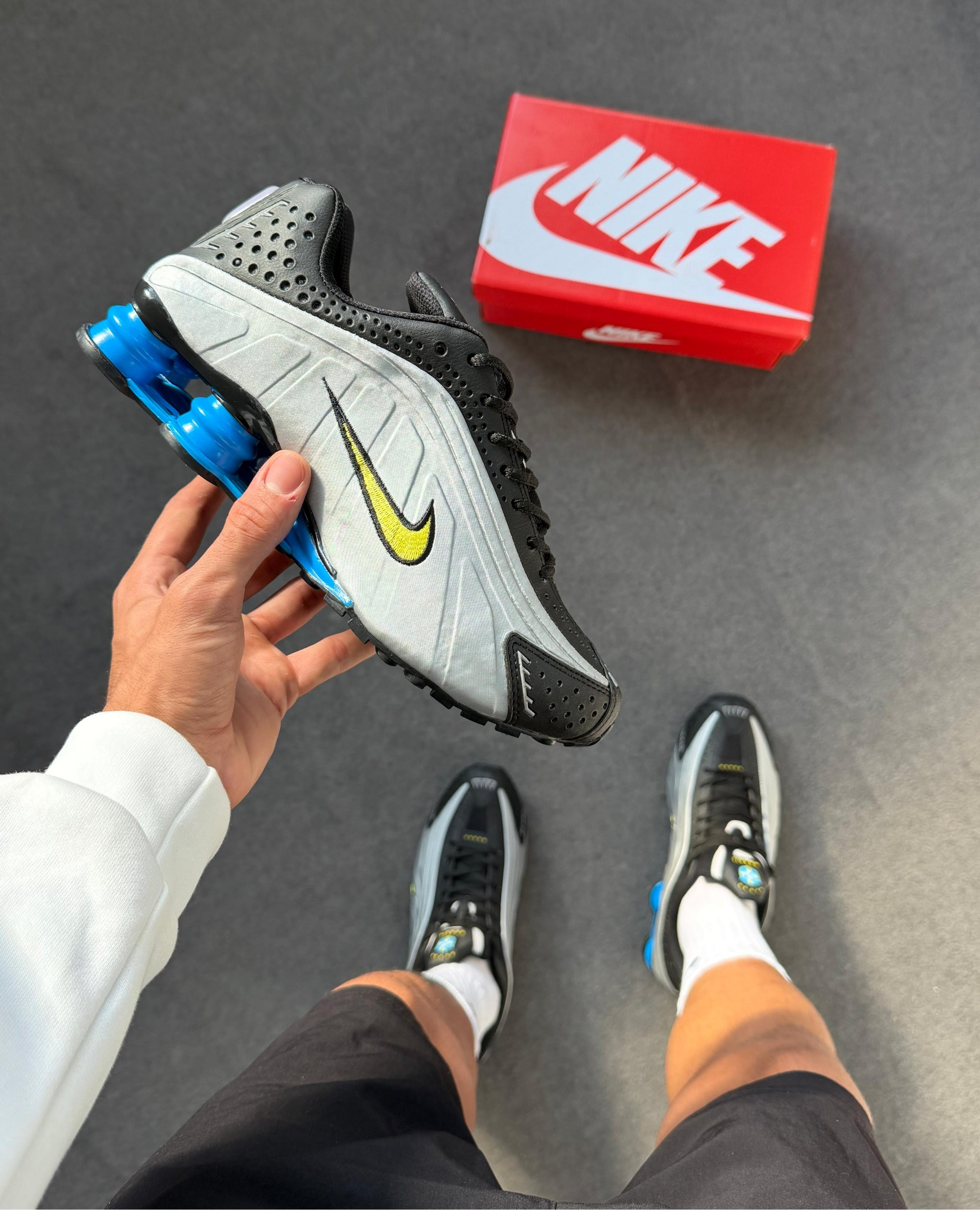 Tênis Nike Shox R4 - Seleção BRA
