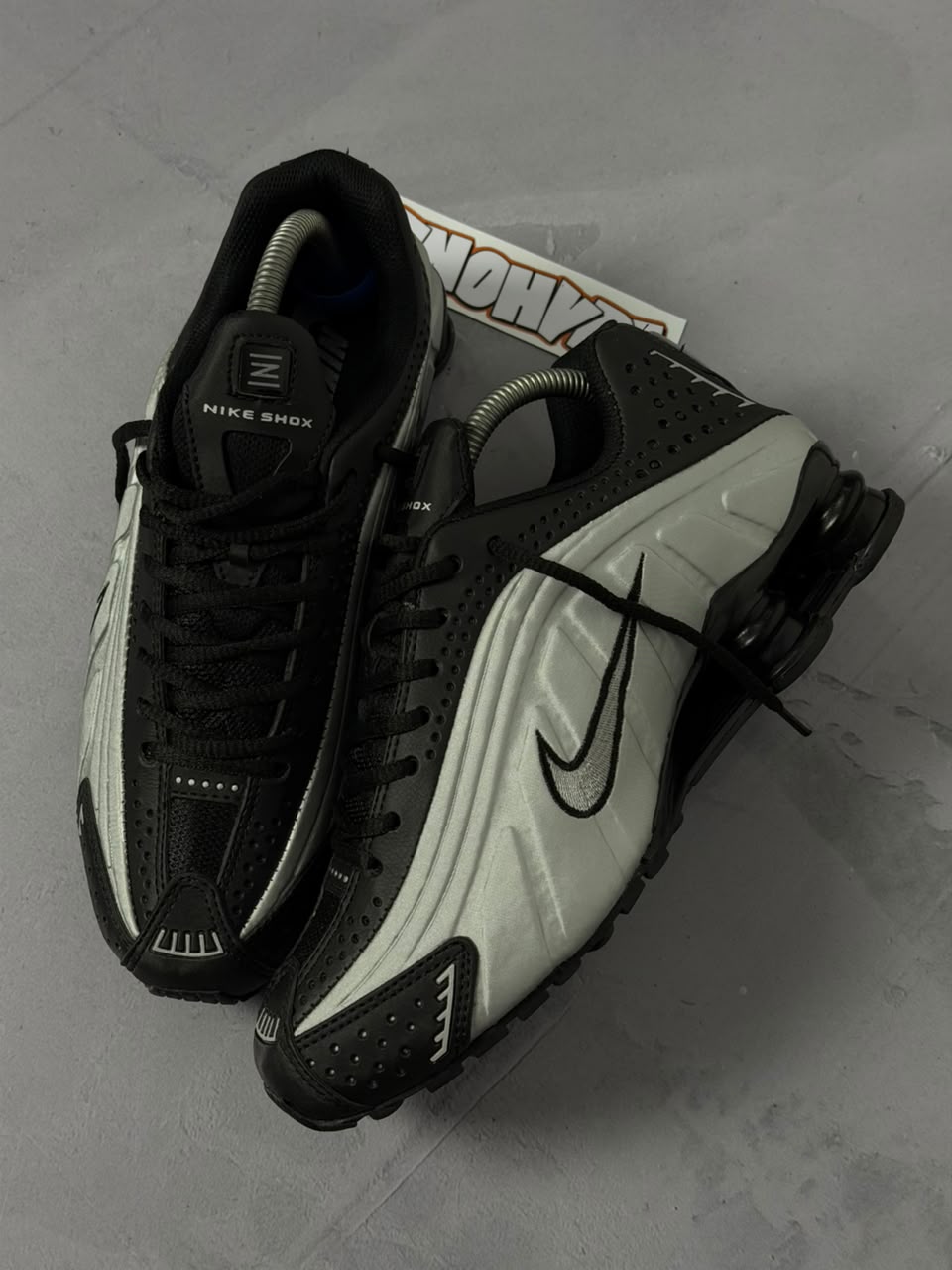 Tênis Nike Shox R4 - Cinza/Preto