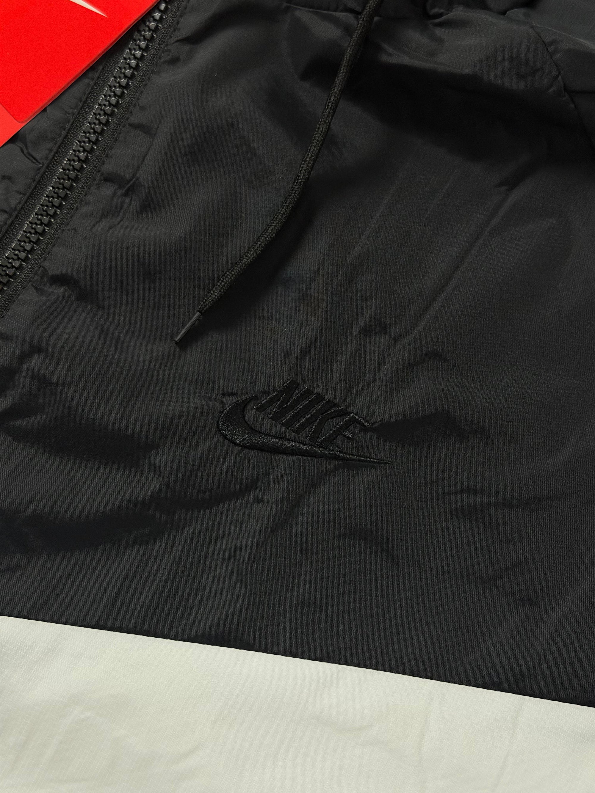 Corta Vento Nike Big Swoosh - Preto