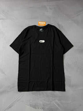 Camiseta Nike Swoosh Reverse - Preto