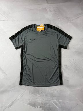 Camiseta Nike Dri Fit Academy 23 - Cinza