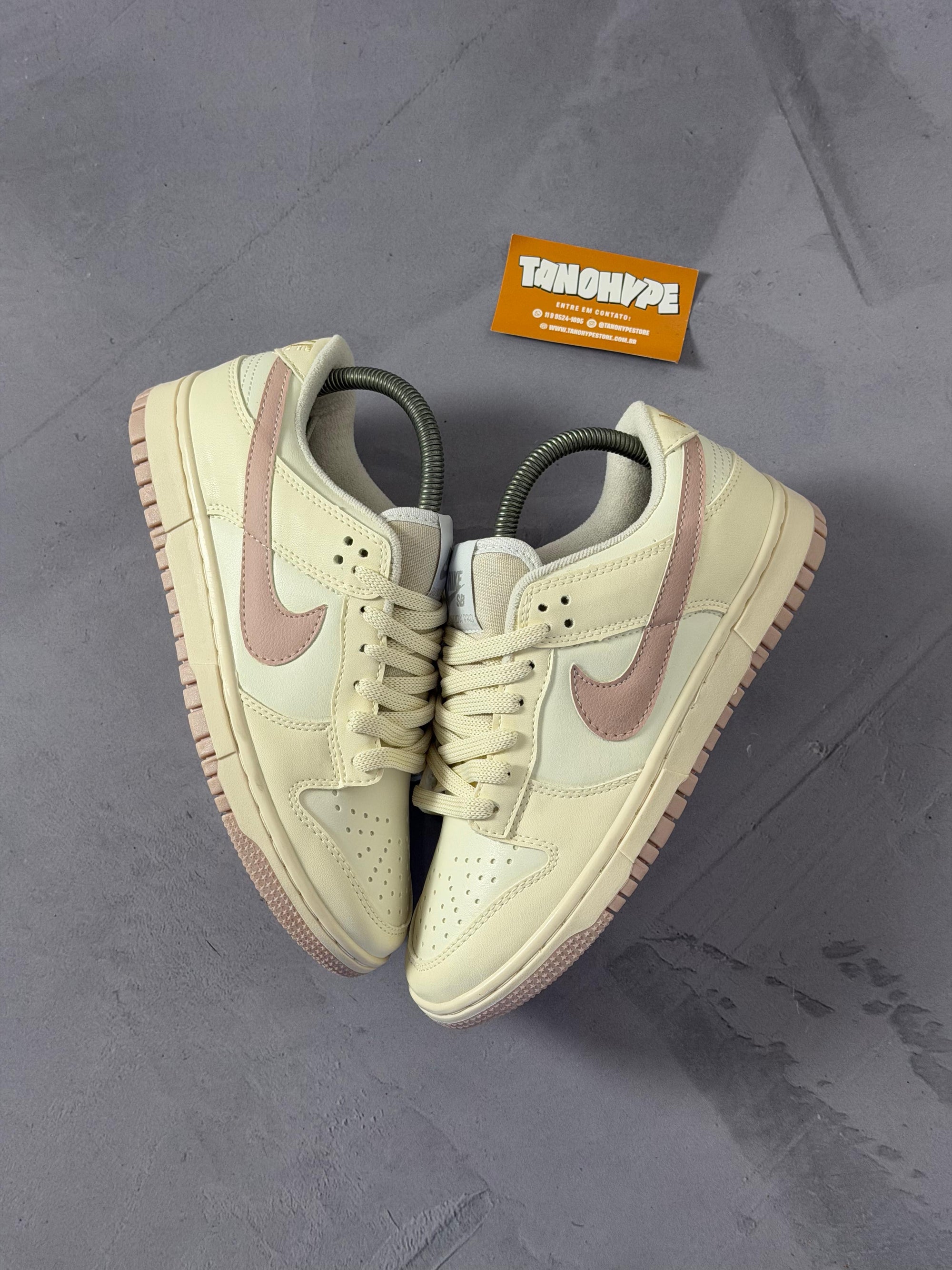 Tênis Nike Dunk - OffWhite e Rosa