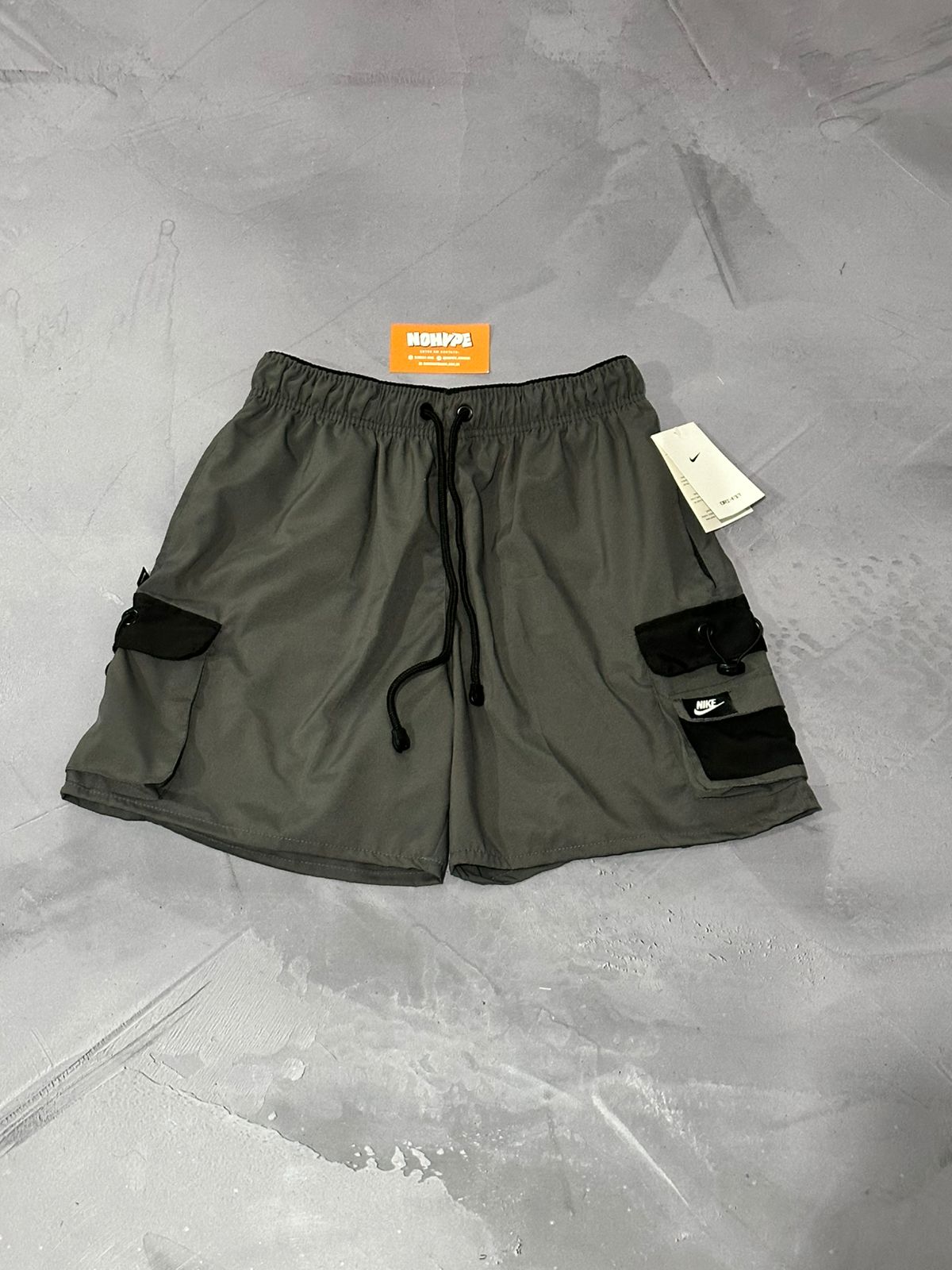 Shorts Tactel Nike Cargo - Cinza Chumbo