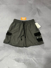Shorts Tactel Nike Cargo - Cinza Chumbo