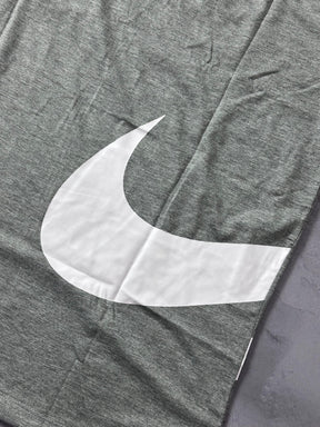 Camiseta Nike Big Swoosh TM - Cinza