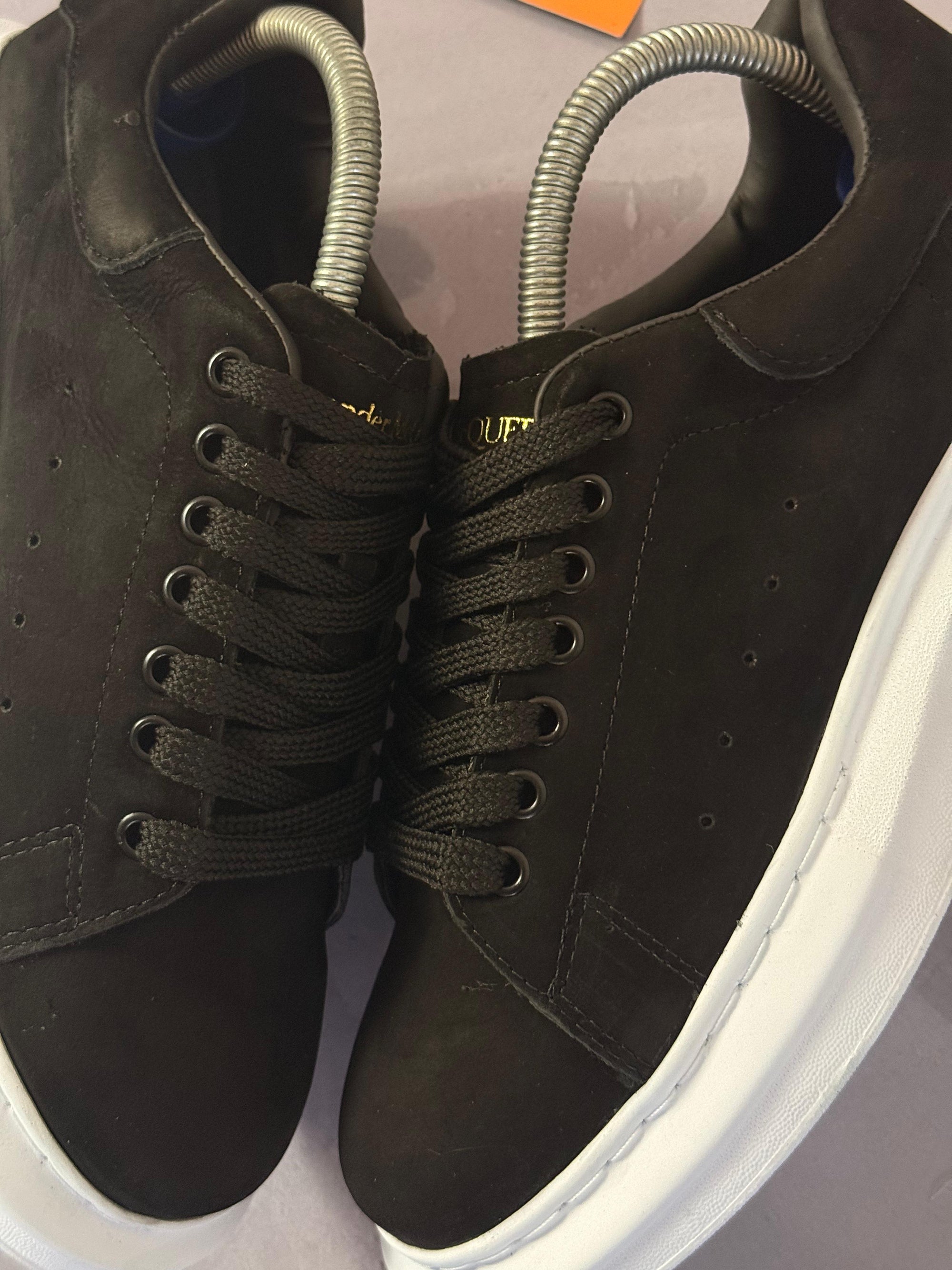 Tênis Alexander McQueen - Preto Camurça