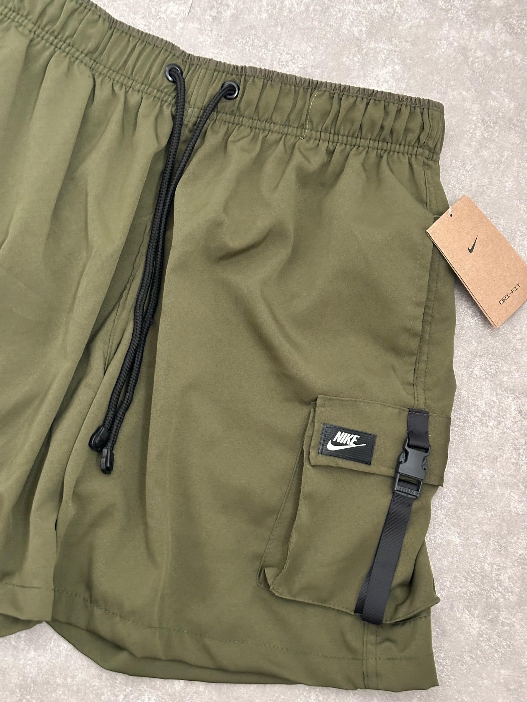 Shorts Tactel Nike Cargo - Verde