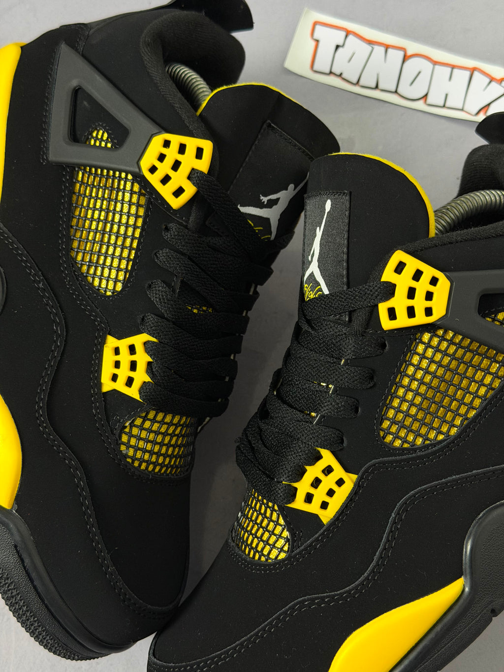 Tênis Nike Air Jordan 4 - Black Yellow