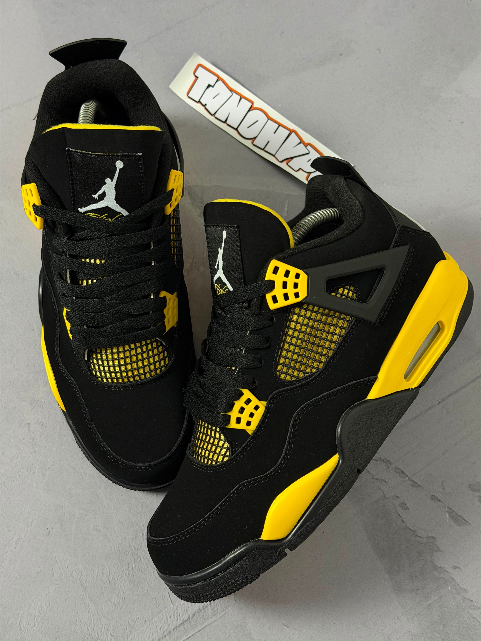 Tênis Nike Air Jordan 4 - Black Yellow