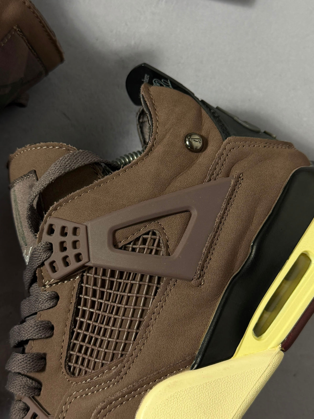 Tênis Nike Air Jordan 4 - Marrom