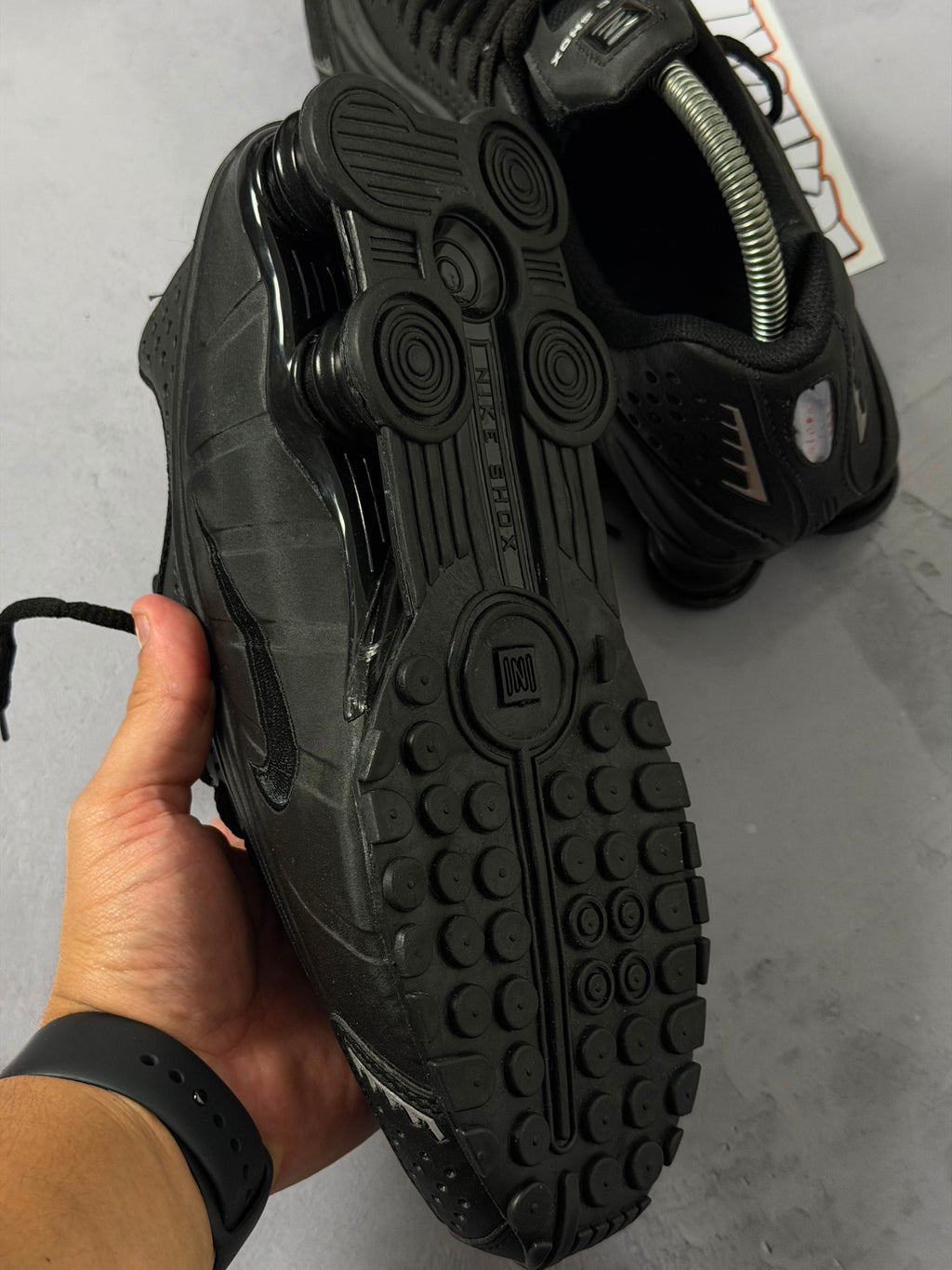 Tênis Nike Shox R4 - Preto