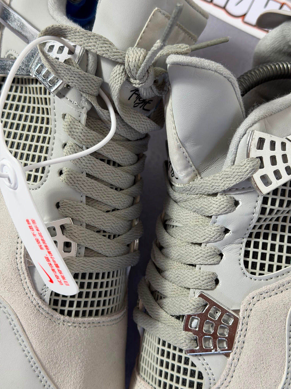 Tênis Nike Air Jordan 4 - Bege