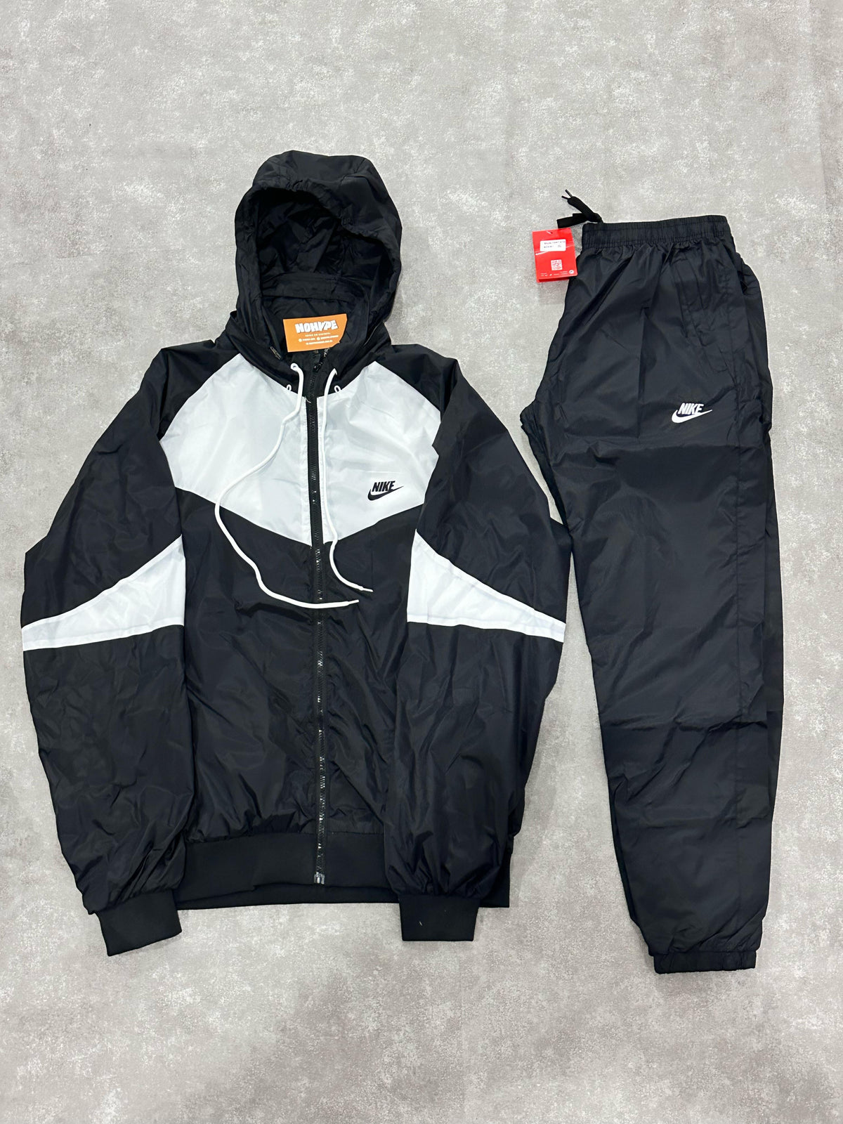 Conjunto Nike - Calça + Corta Vento Preto/Branco