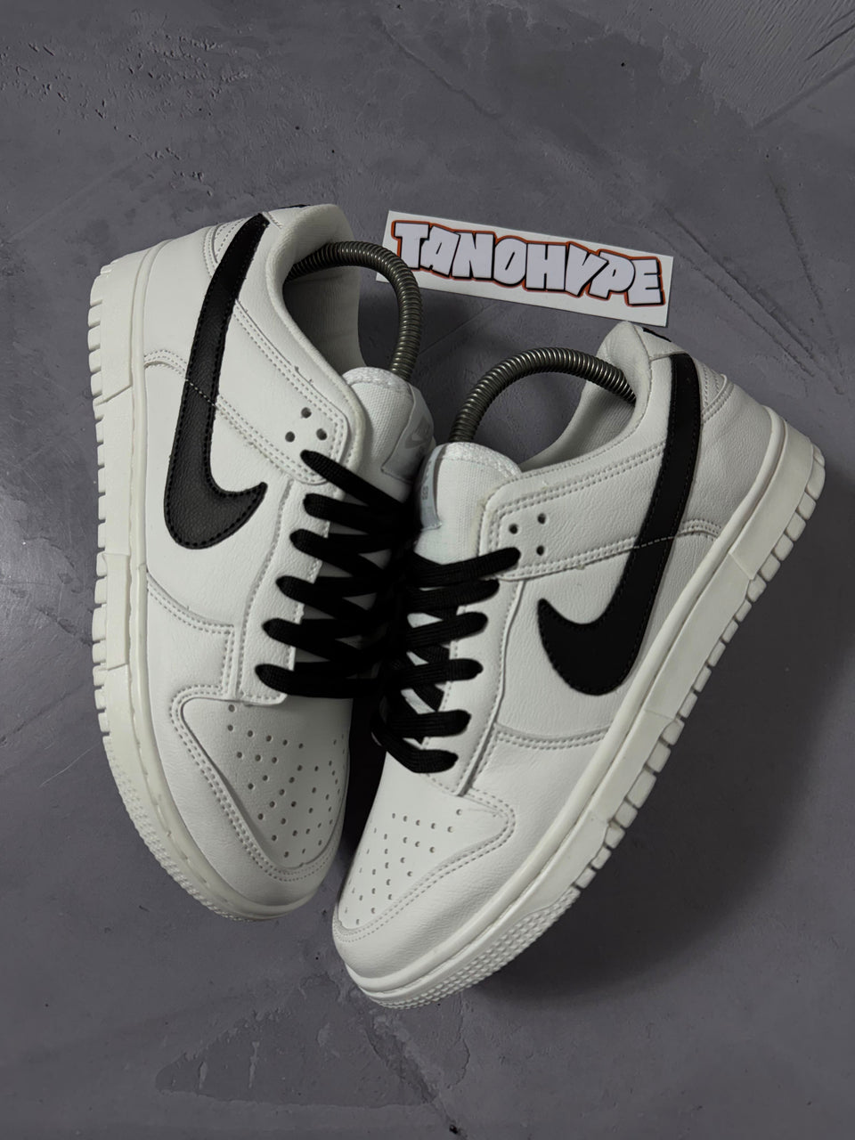 Tênis Nike Dunk Sb Low - Branco/Preto