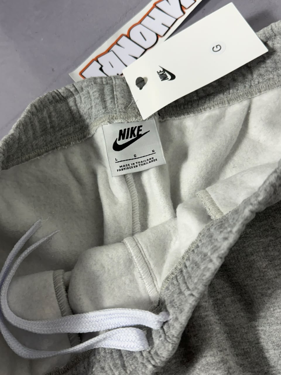 Shorts Moletom Cargo Nike Club - Cinza