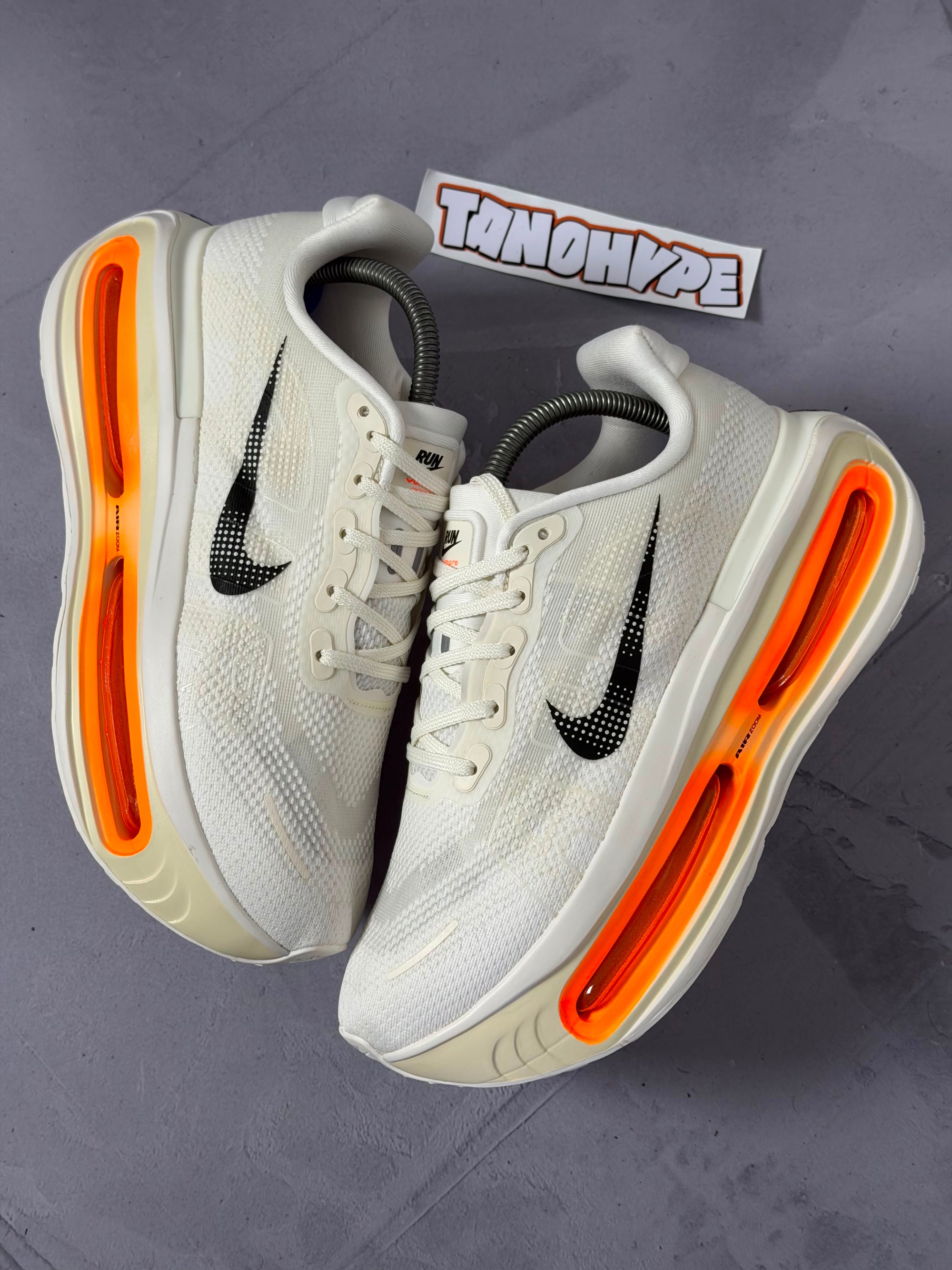 Tênis Nike Vomero - White Orange