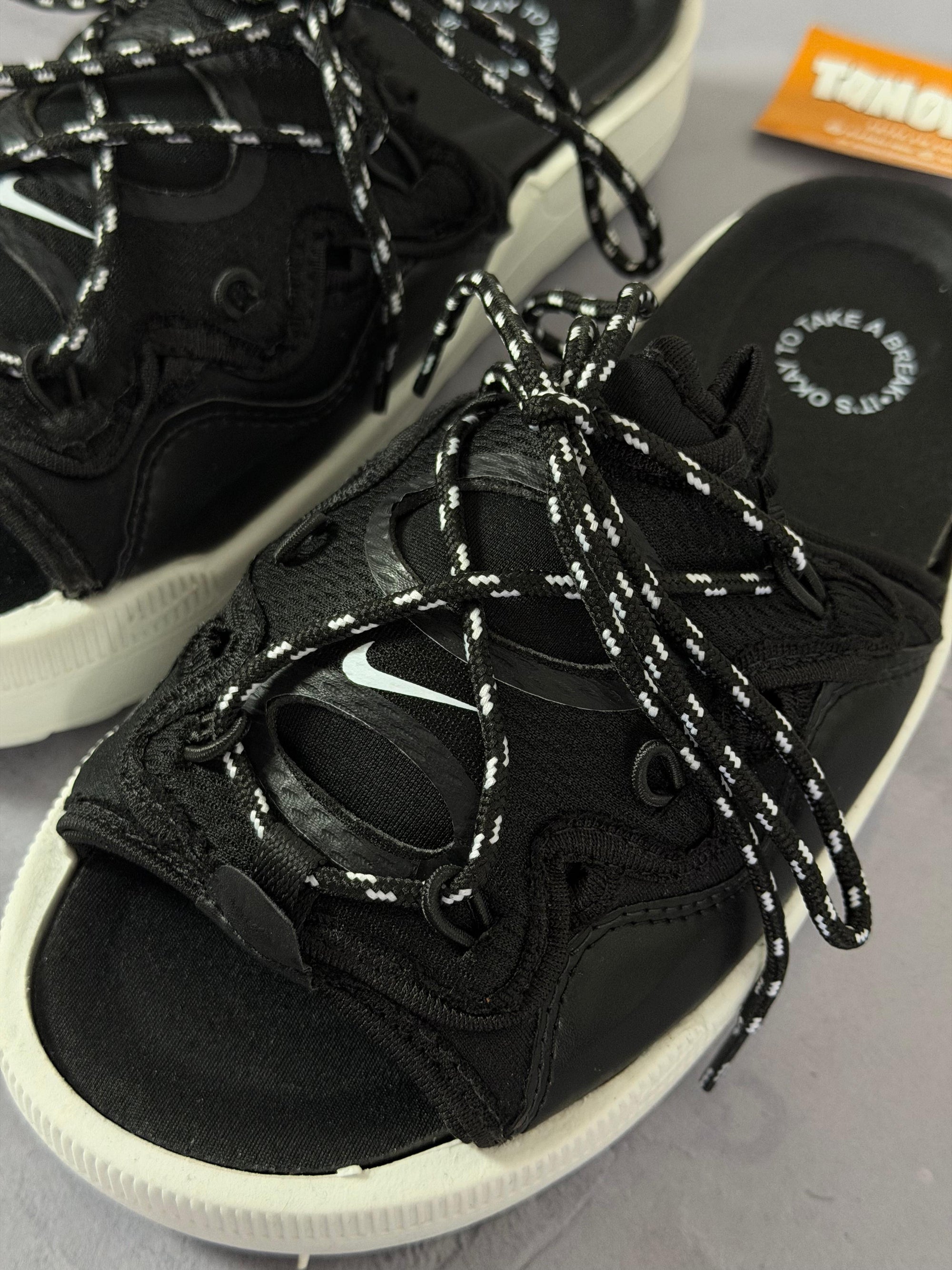 Chinelo Slide Offline Nike - Preto e Branco