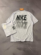 Camiseta Nike Repeat Fade - Branca