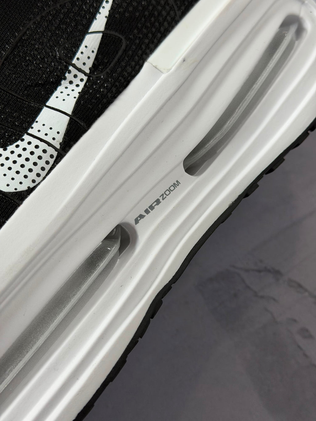 Tênis Nike Vomero - Black White