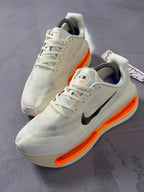 Tênis Nike Vomero - White Orange