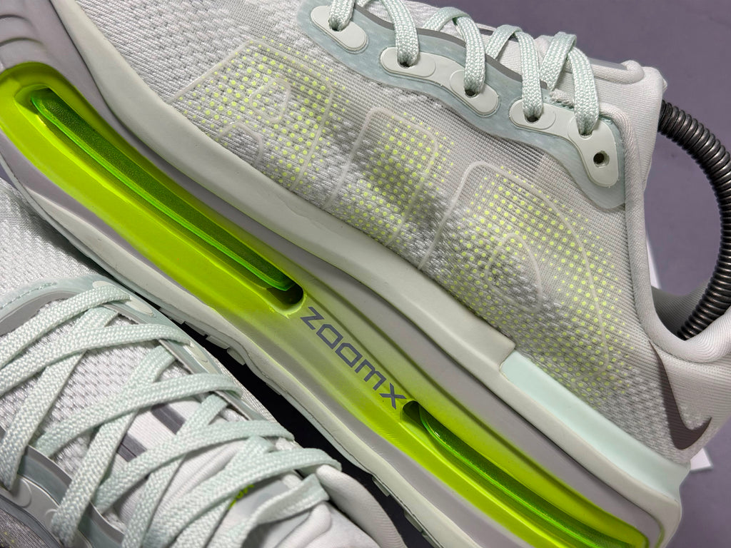 Tênis Nike Vomero - Barely Volt