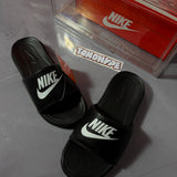 Chinelo Slide Nike Victori - Preto