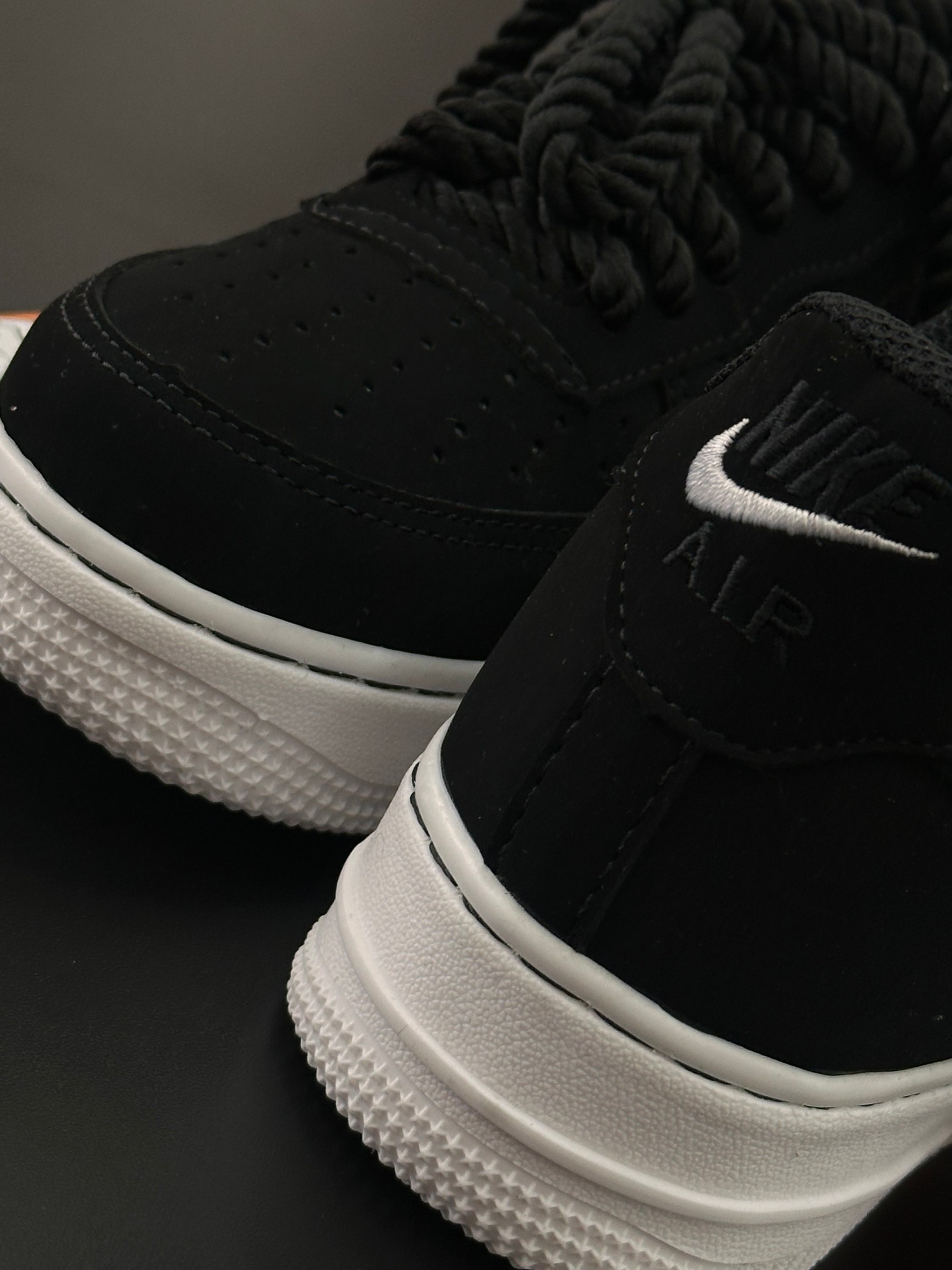 Tênis Nike Air Force 1 - Nobuck