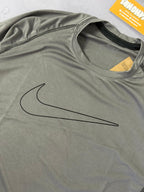 Camiseta Nike Dri Fit Swoosh Vazado - Cinza