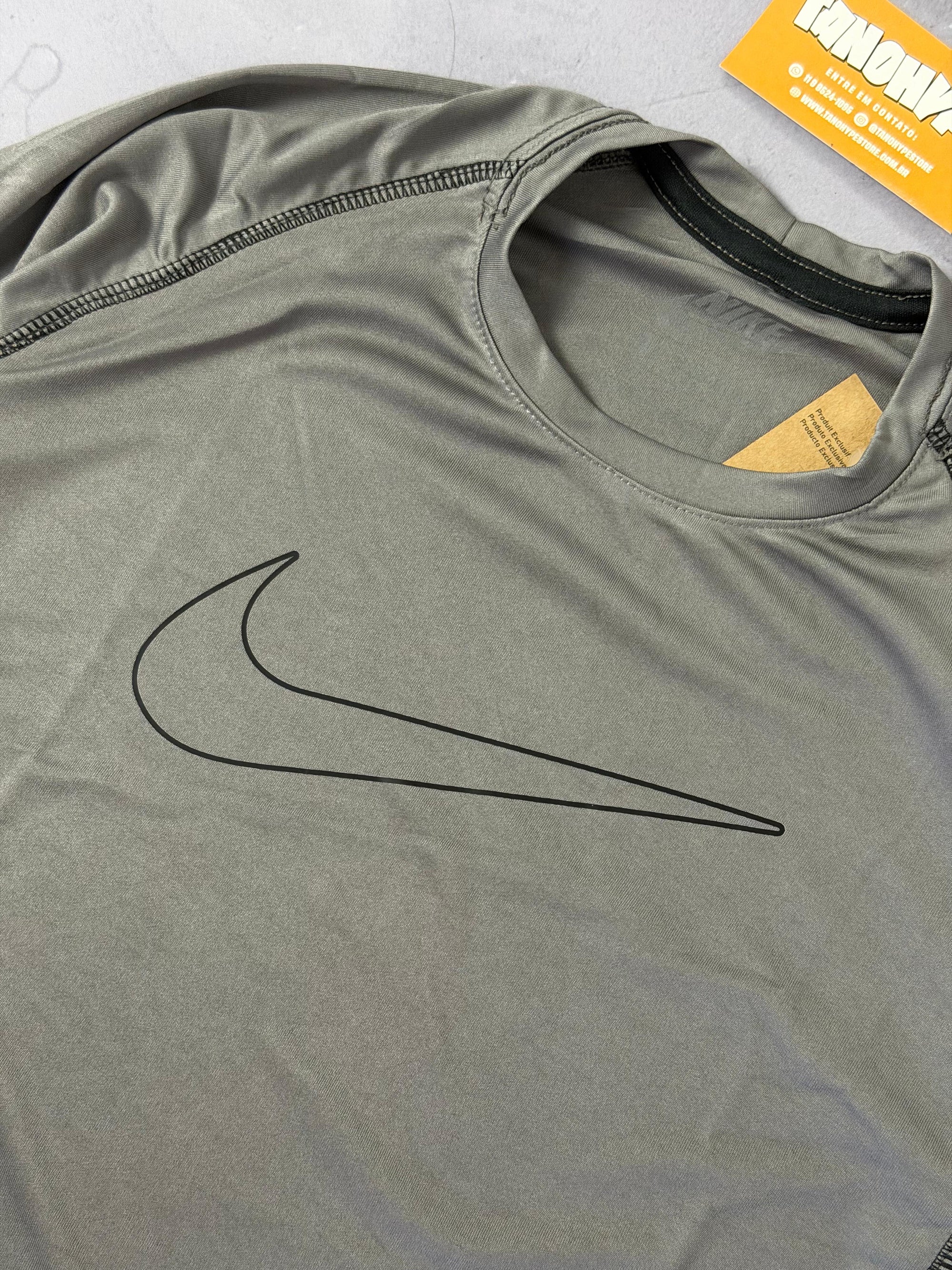 Camiseta Nike Dri Fit Swoosh Vazado - Cinza