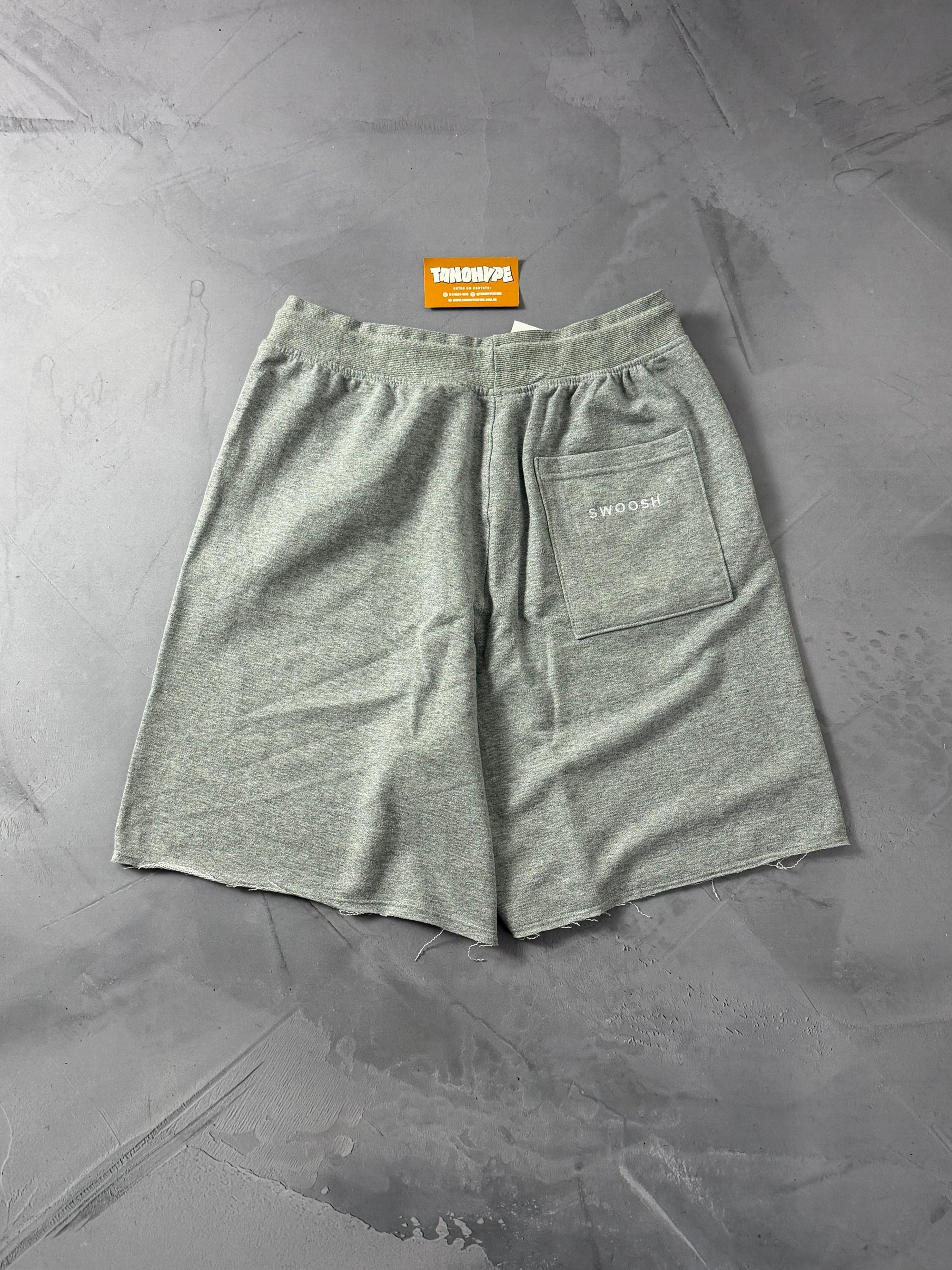 Shorts Moletom Nike Big Swoosh - Cinza