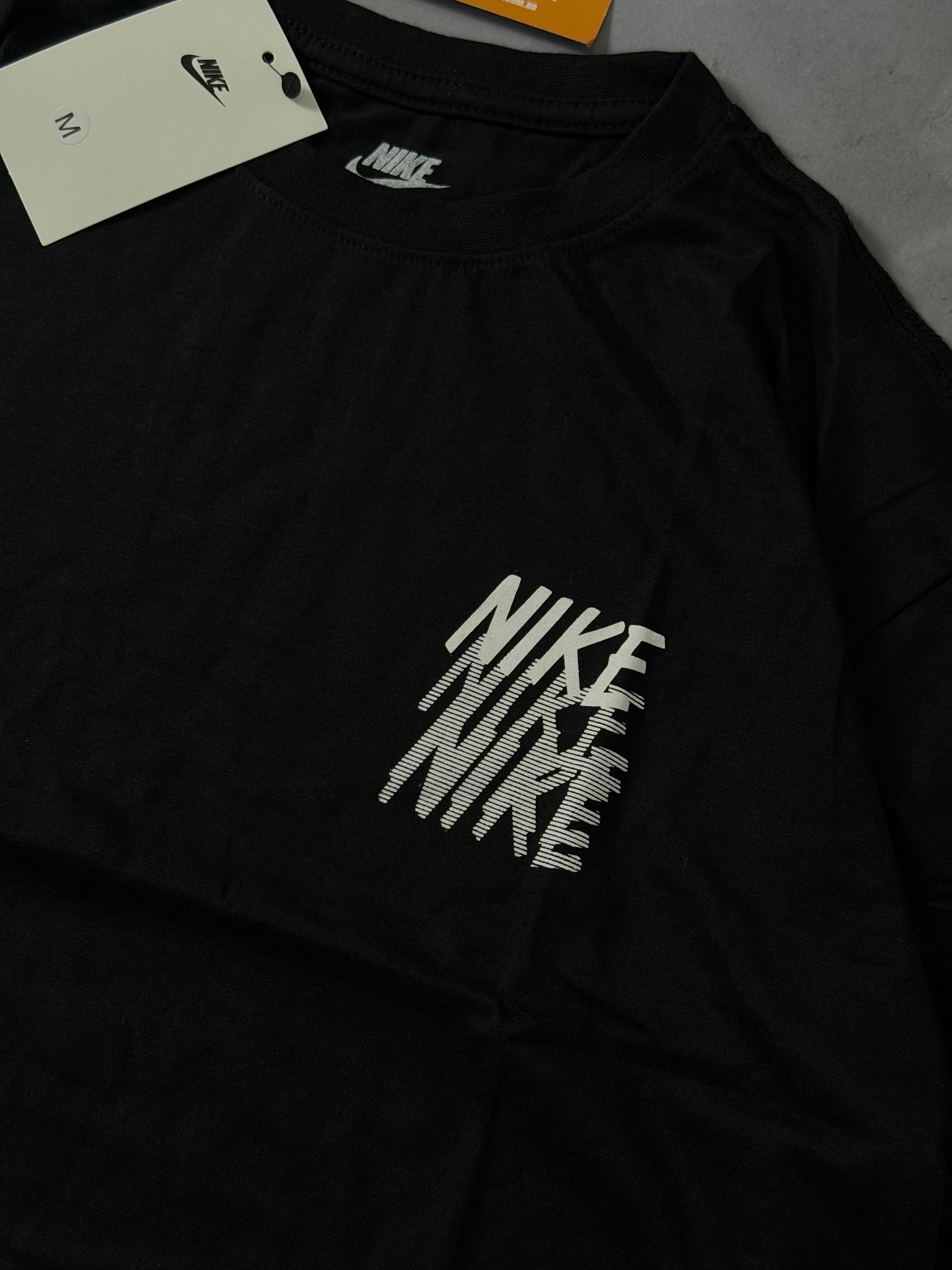 Camiseta Nike Repeat Fade - Preto