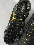 Tênis Nike Vapormax Plus - Preto e Dourado