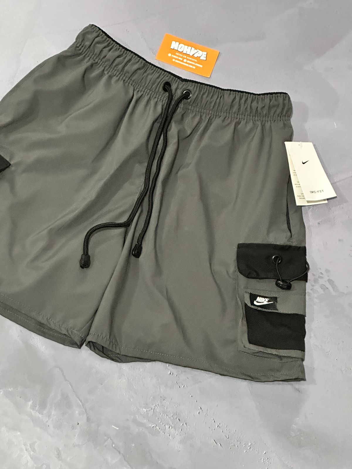 Shorts Tactel Nike Cargo - Cinza Chumbo