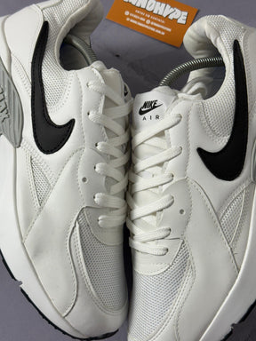 Tênis Nike Air Max Excee - Branco/Preto