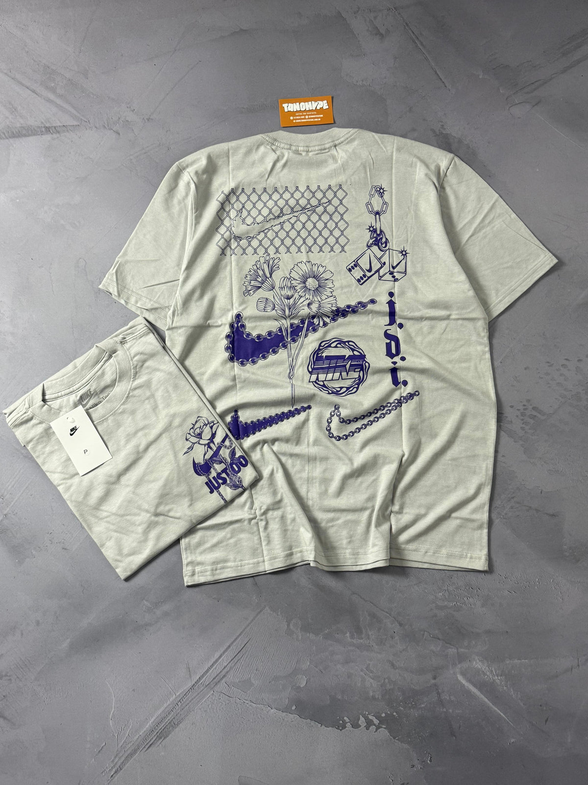 Camiseta Nike Flowers - Cinza Smoke