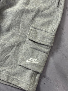 Shorts Moletom Nike Cargo - Cinza