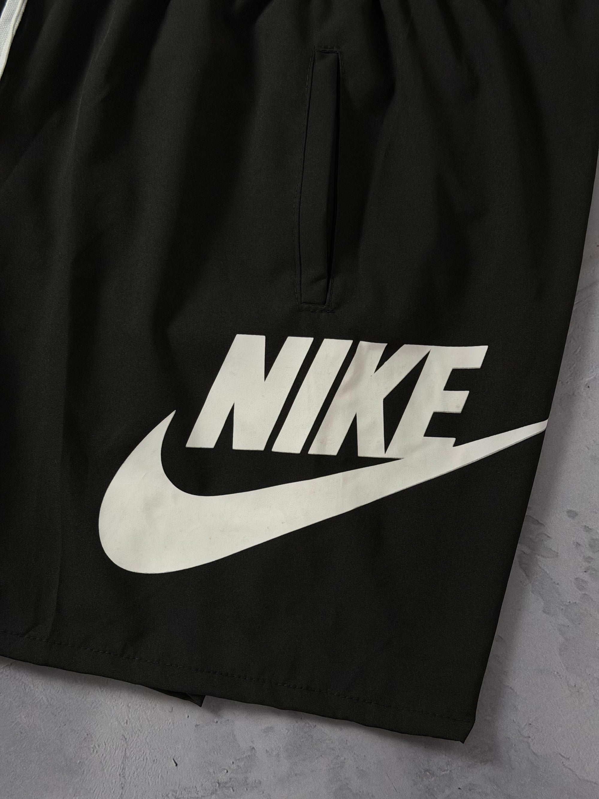 Shorts Tactel Nike Club - Preto
