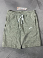 Shorts Moletom Nike Club - Cinza