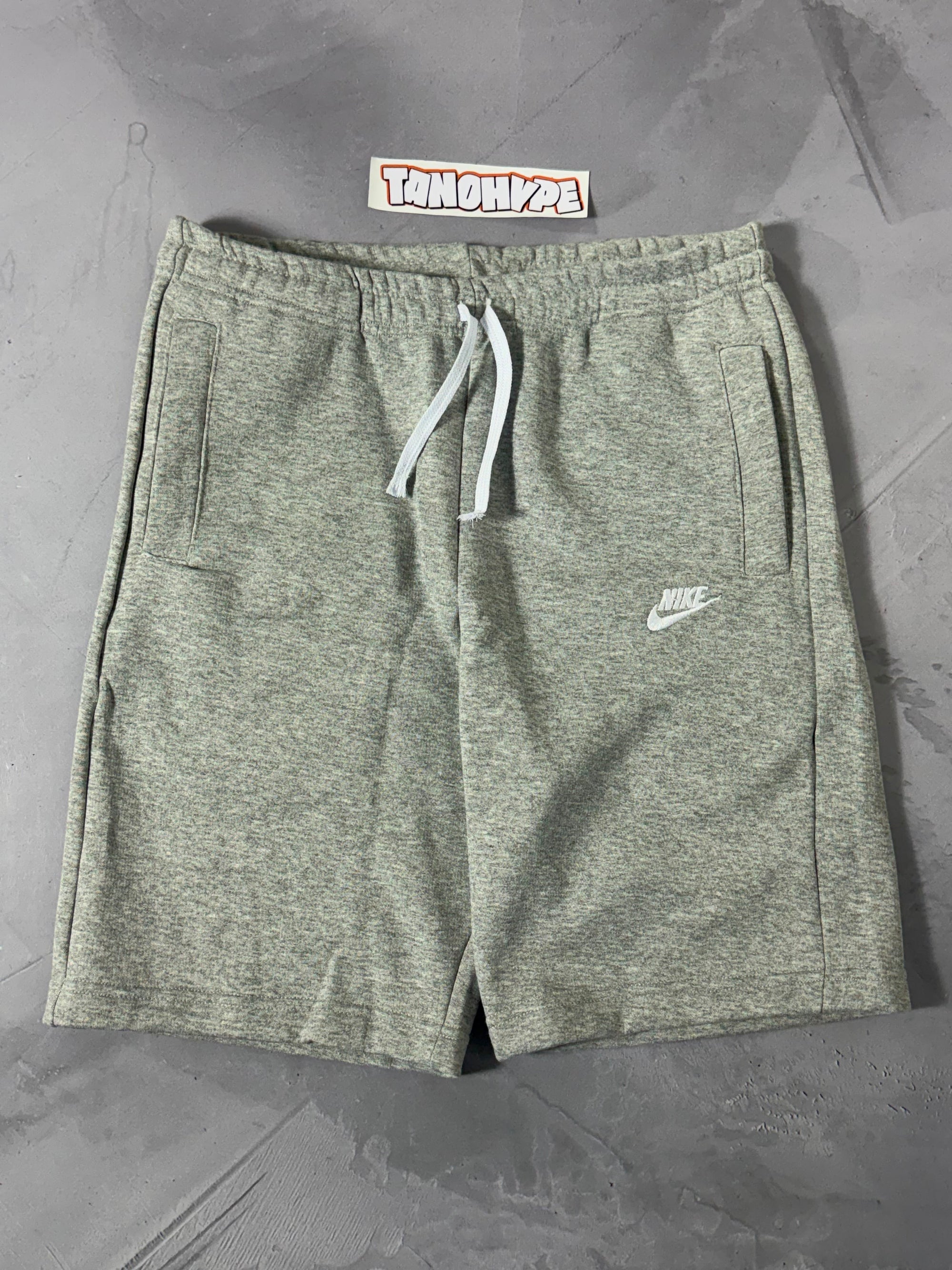 Shorts Moletom Nike Club - Cinza