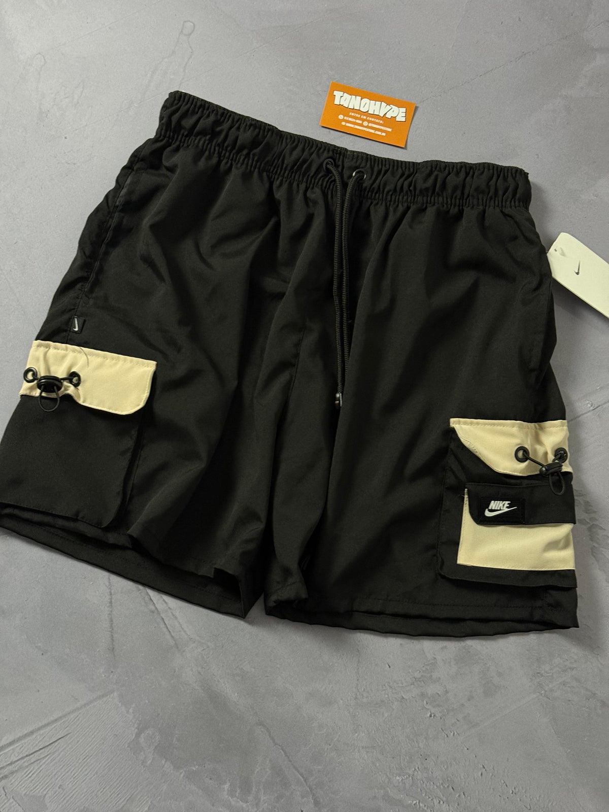 Shorts Tactel Cargo Nike - Preto e Bege