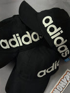 Boné Adidas Letreiro - Preto