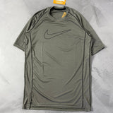 Camiseta Nike Dri Fit Swoosh Vazado - Cinza
