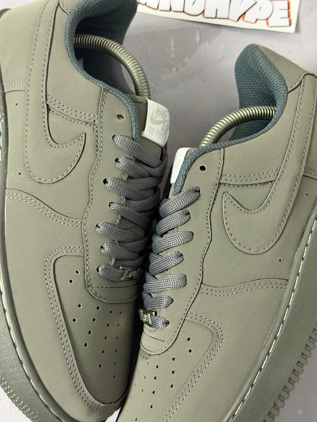 Tênis Nike Air Force 1 - Cinza