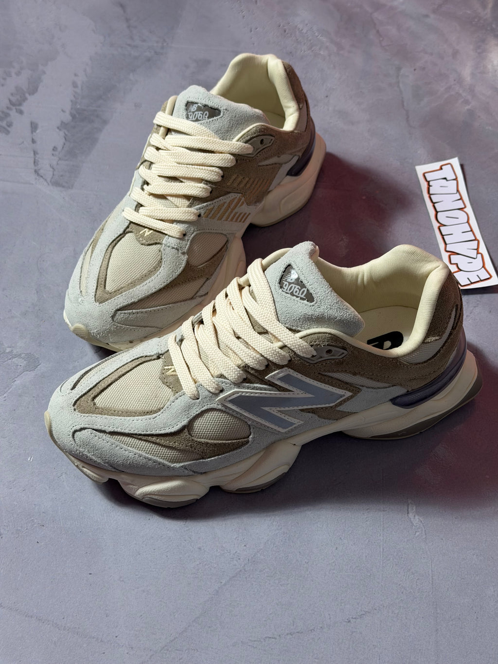Tênis New Balance 9060 - Creme